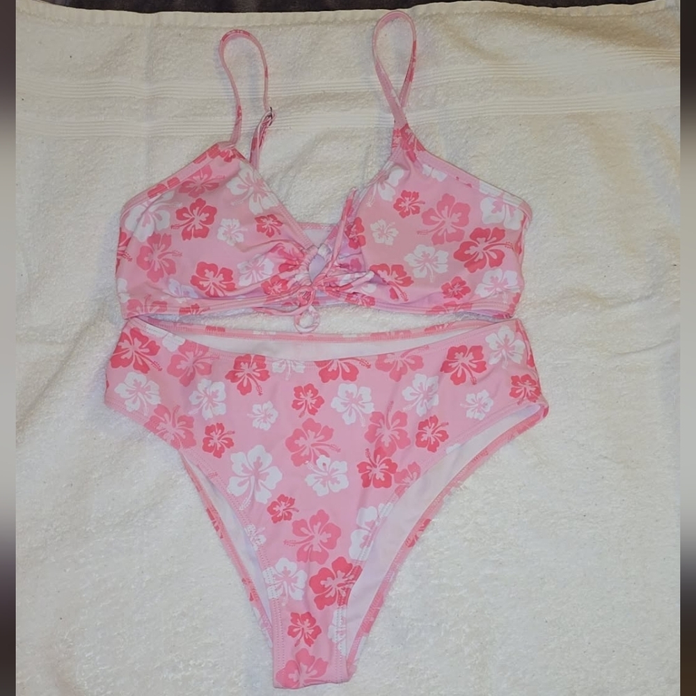 SHEIN Pink Floral Bikini Set Size Large NWOT Never Worn